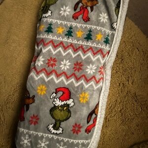 The grinch Sherpa blanket.